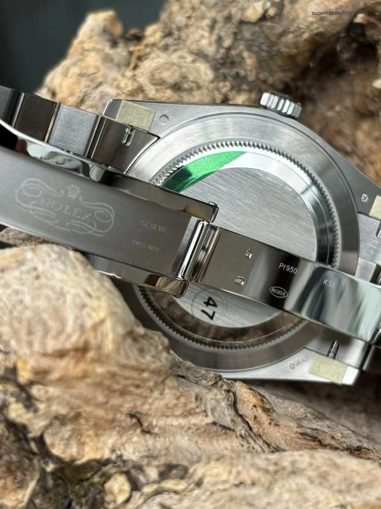 1:1 Super Clone Uhr Rolex Day-Date M228236-0012 eisblaues Zifferblatt mit römischen Ziffern 40mm