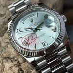 1:1 Super Clone Uhr Rolex Day-Date M228236-0012 eisblaues Zifferblatt mit römischen Ziffern 40mm