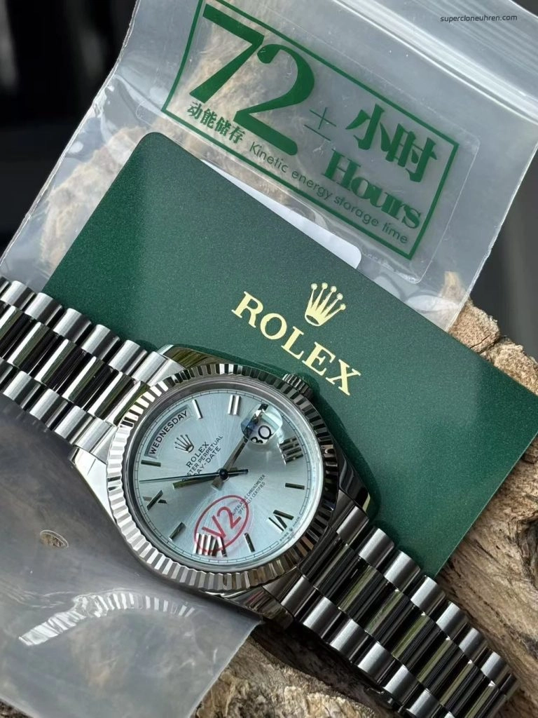 1:1 Super Clone Uhr Rolex Day-Date M228236-0012 eisblaues Zifferblatt mit römischen Ziffern 40mm