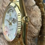 Premium Replica Uhr Rolex Day-Date m228238-0071 mit Perlmuttzifferblatt und Diamantindizes 40mm