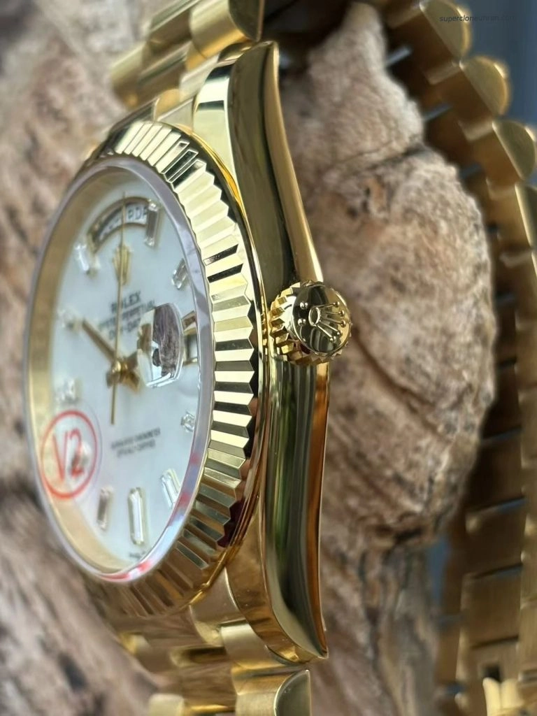 Premium Replica Uhr Rolex Day-Date m228238-0071 mit Perlmuttzifferblatt und Diamantindizes 40mm