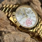 Premium Replica Uhr Rolex Day-Date m228238-0071 mit Perlmuttzifferblatt und Diamantindizes 40mm