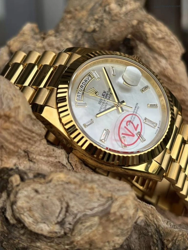 Premium Replica Uhr Rolex Day-Date m228238-0071 mit Perlmuttzifferblatt und Diamantindizes 40mm