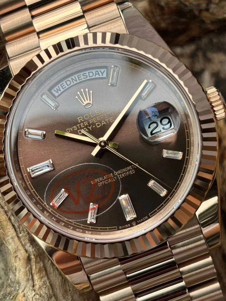 Premium Replica Uhr Rolex Day-Date m228235-0003 Roségold mit schokoladenbraunem Zifferblatt 40mm