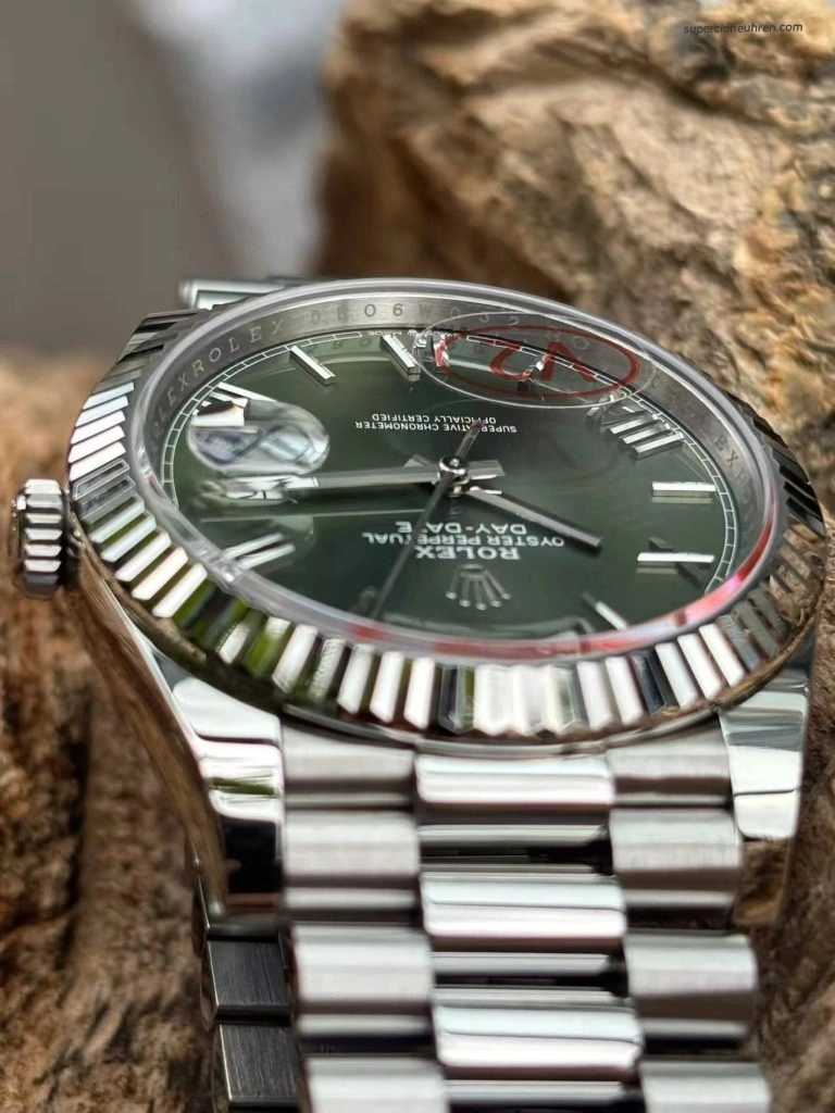 Super Clone Rolex Day-Date m228236-0008 grünes Zifferblatt mit römischen Indizes 40mm