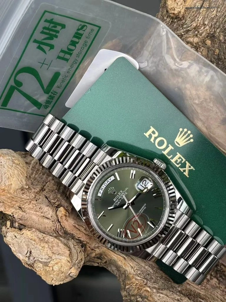 Super Clone Rolex Day-Date m228236-0008 grünes Zifferblatt mit römischen Indizes 40mm