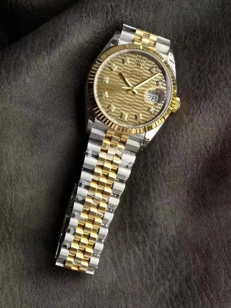 Premium Replica Uhr Rolex Datejust 126233-0045 Bicolor mit Diamantindizes 36mm