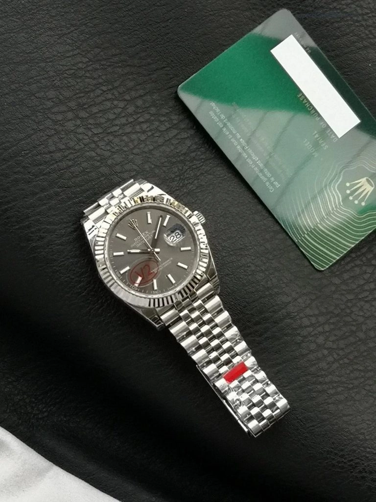 Super Clone Rolex Datejust 126334-0014 mit grauem Zifferblatt und geriffelter Lünette 41mm