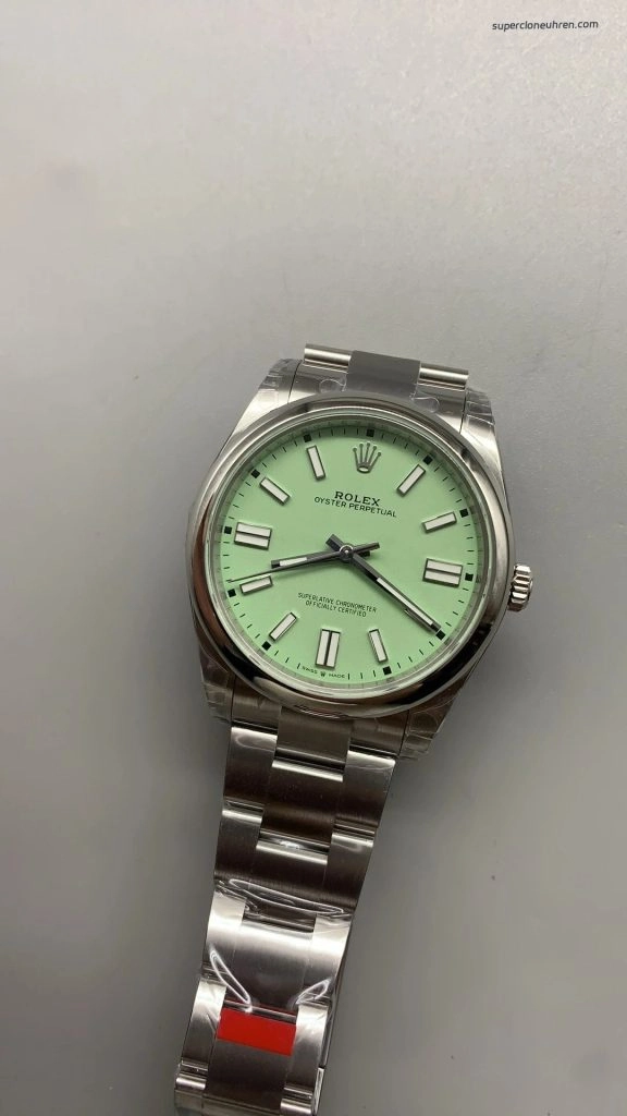 Premium Replica Uhr Rolex Oyster Perpetual 41 M134300-0006 mit grünem Zifferblatt 41mm
