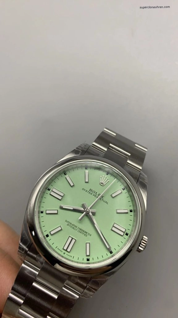 Premium Replica Uhr Rolex Oyster Perpetual 41 M134300-0006 mit grünem Zifferblatt 41mm