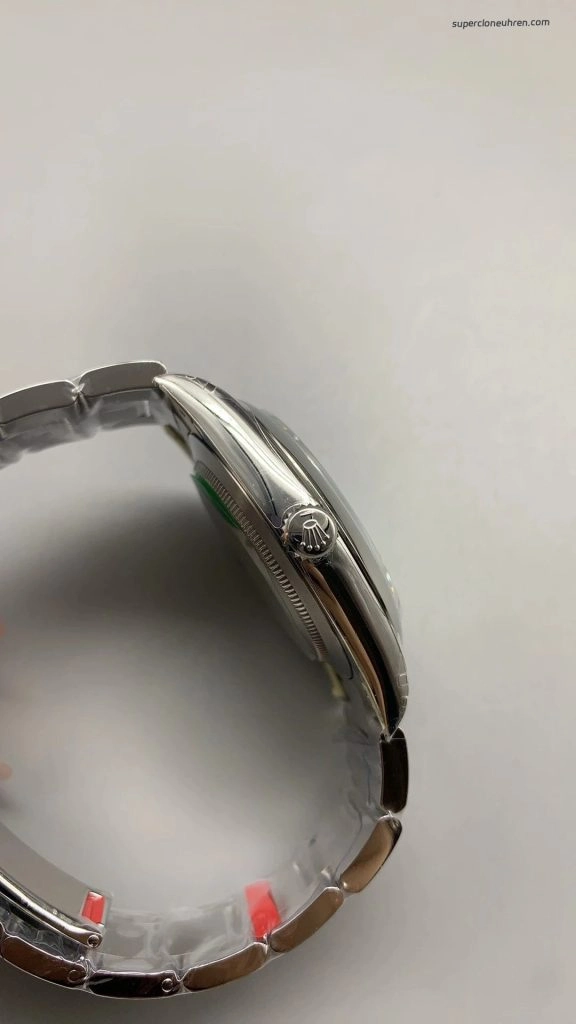 Premium Replica Uhr Rolex Oyster Perpetual 41 M134300-0006 mit grünem Zifferblatt 41mm