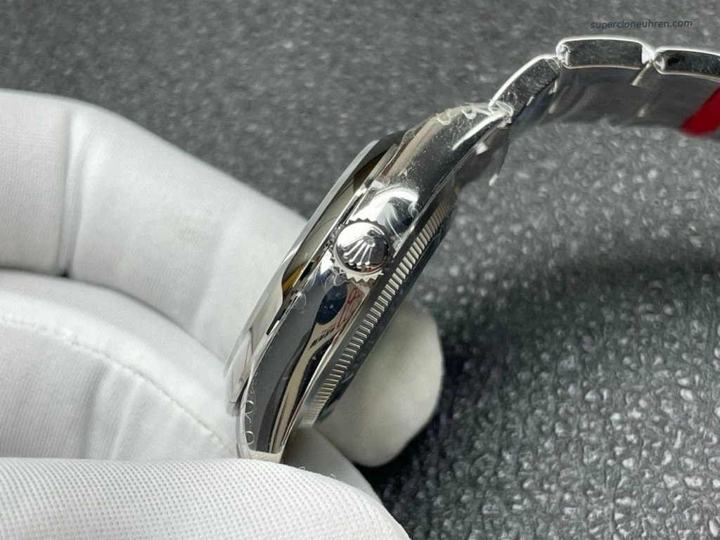 Premium Replica Uhr Rolex Oyster Perpetual m126000-0013 mit lavendelfarbenem Zifferblatt und Edelstahlband 36mm