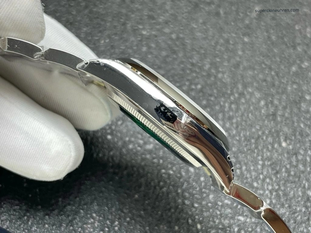Premium Replica Uhr Rolex Oyster Perpetual m126000-0013 mit lavendelfarbenem Zifferblatt und Edelstahlband 36mm