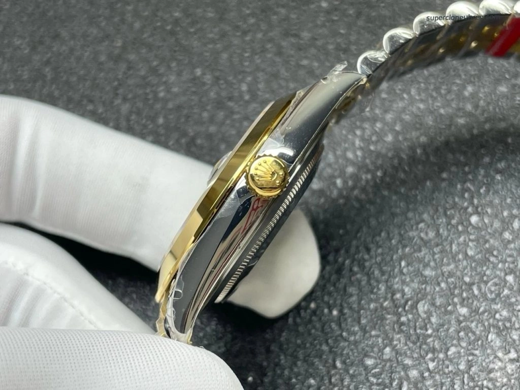 Premium Replica Uhr Rolex Datejust 126303-0020 Bicolor mit grünem Zifferblatt 41mm