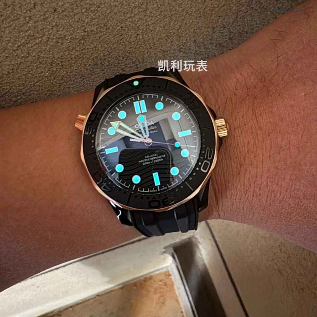 Premium Replica Uhr Omega Seamaster Diver 300M 210.62.44.20.01.001 Keramikgehäuse Roségold 43,5 mm