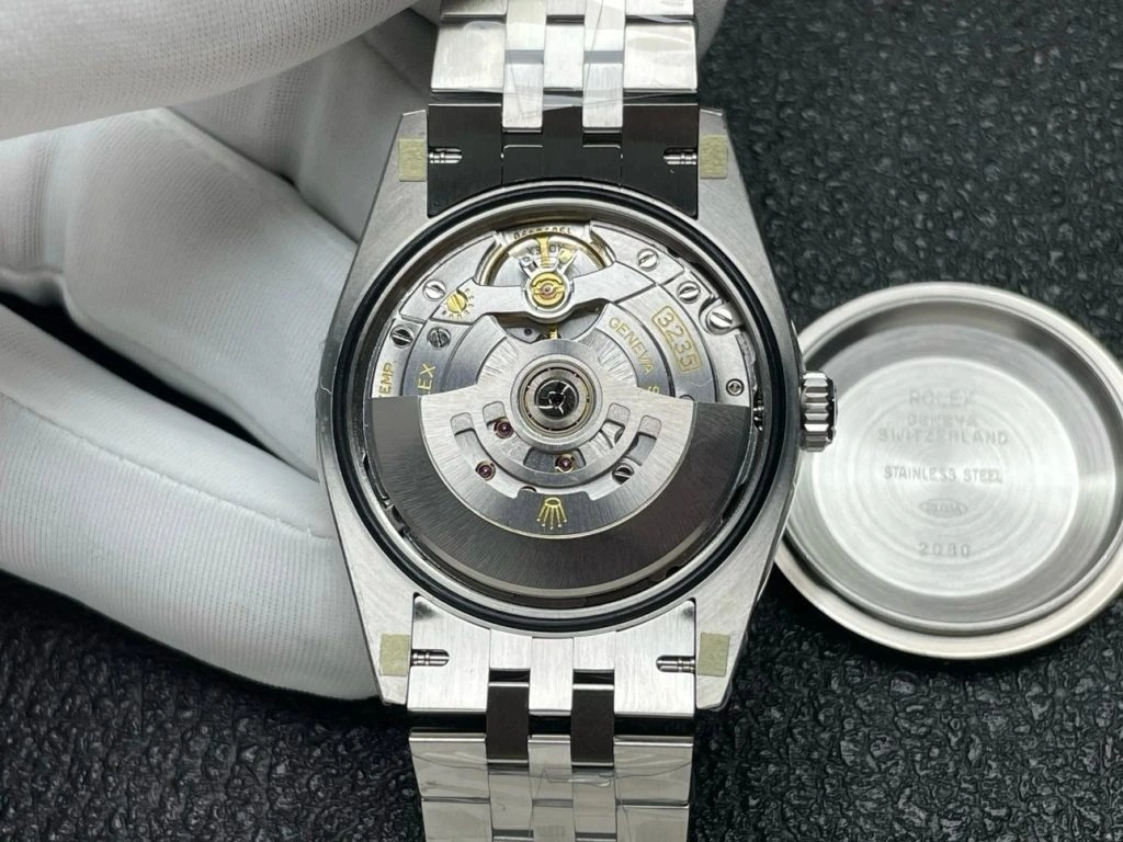 Premium Replica Uhr Rolex Datejust m126284rbr-0029 mit blauem Zifferblatt und Diamantlünette 36 mm