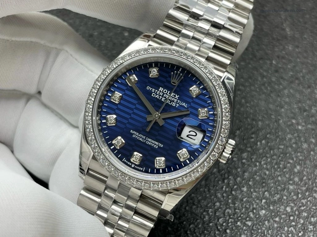 Premium Replica Uhr Rolex Datejust m126284rbr-0049 mit blauem Waben-Zifferblatt und Diamantlünette 36mm