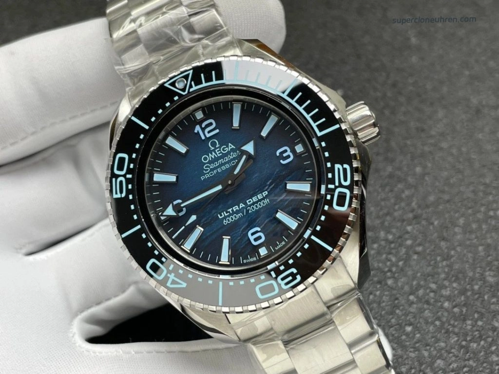 Premium Replica Uhr Omega Seamaster Planet Ocean Ultra Deep 215.30.46.21.03.002 blaues Zifferblatt 45,5 mm
