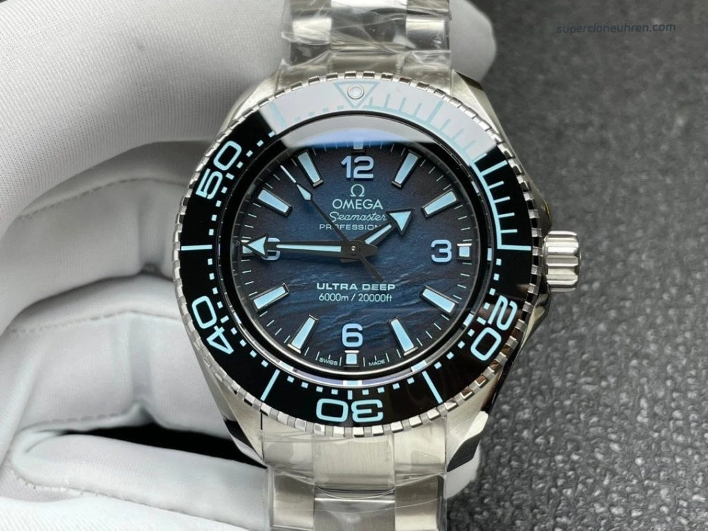 Premium Replica Uhr Omega Seamaster Planet Ocean Ultra Deep 215.30.46.21.03.002 blaues Zifferblatt 45,5 mm