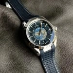 Premium Replica Uhr Omega Seamaster Aqua Terra 220.12.43.22.03.001 Weltzeit mit blauem Kautschukband 43mm