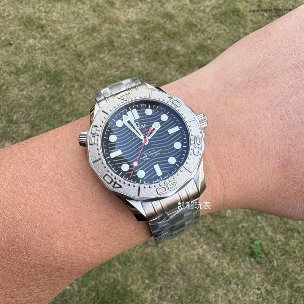 Premium Replica Uhr Omega Seamaster Diver 210.30.42.20.01.002 mit Edelstahlband 42mm