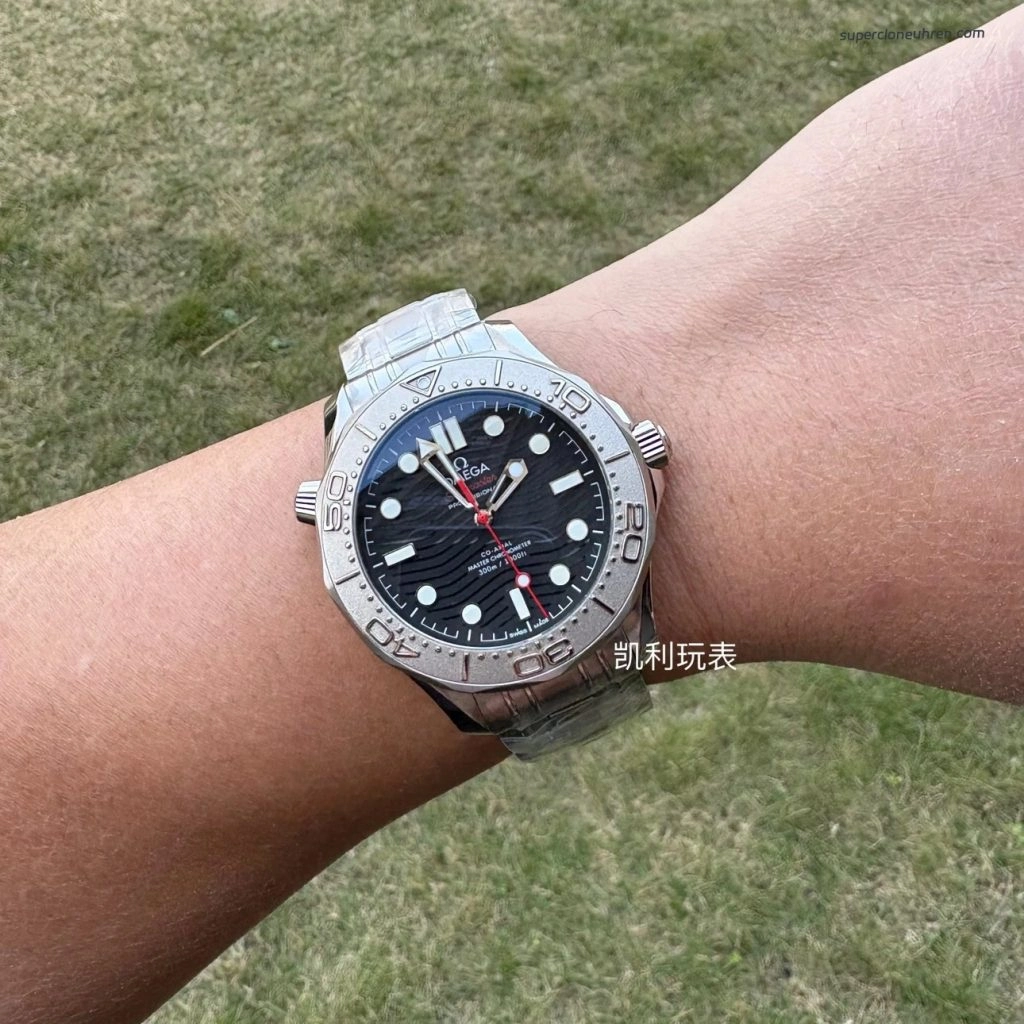 Premium Replica Uhr Omega Seamaster Diver 210.30.42.20.01.002 mit Edelstahlband 42mm
