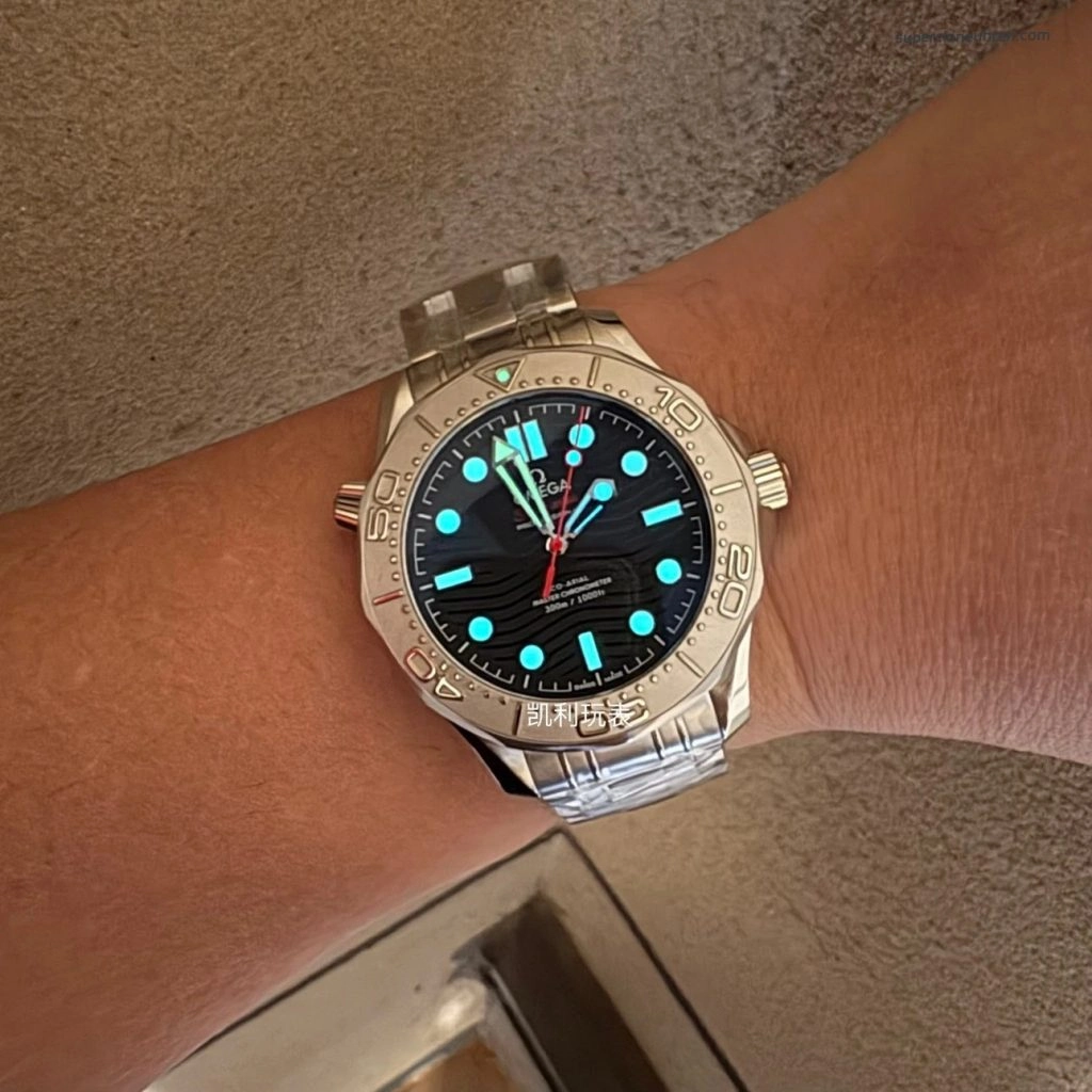 Premium Replica Uhr Omega Seamaster Diver 210.30.42.20.01.002 mit Edelstahlband 42mm