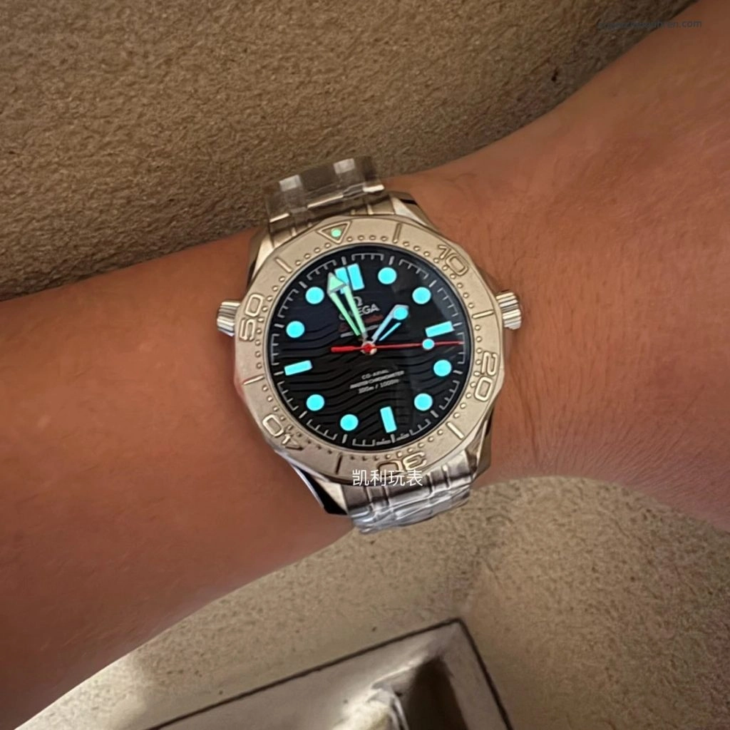 Premium Replica Uhr Omega Seamaster Diver 210.30.42.20.01.002 mit Edelstahlband 42mm