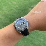 Premium Replica Uhr Omega Seamaster Planet Ocean 215.32.44.21.01.002 graues Zifferblatt 43,5 mm