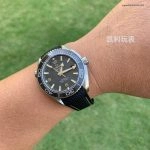 Premium Replica Uhr Omega Seamaster Planet Ocean 215.32.44.21.01.002 graues Zifferblatt 43,5 mm