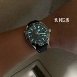 Premium Replica Uhr Omega Seamaster Planet Ocean 215.32.44.21.01.002 graues Zifferblatt 43,5 mm