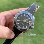 Premium Replica Uhr Omega Seamaster Planet Ocean 215.32.44.21.01.002 graues Zifferblatt 43,5 mm