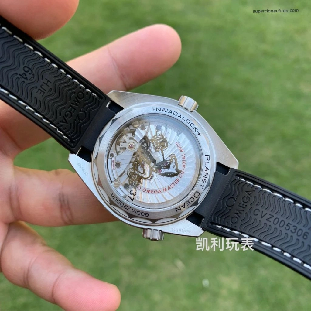 Premium Replica Uhr Omega Seamaster Planet Ocean 215.32.44.21.01.002 graues Zifferblatt 43,5 mm