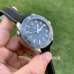 Premium Replica Uhr Omega Seamaster Planet Ocean 215.32.44.21.01.002 graues Zifferblatt 43,5 mm
