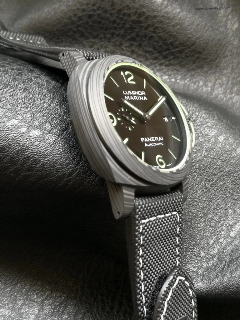 Premium Replica Uhr Panerai Luminor PAM01118 aus Carbon mit Leuchtzifferblatt 44mm