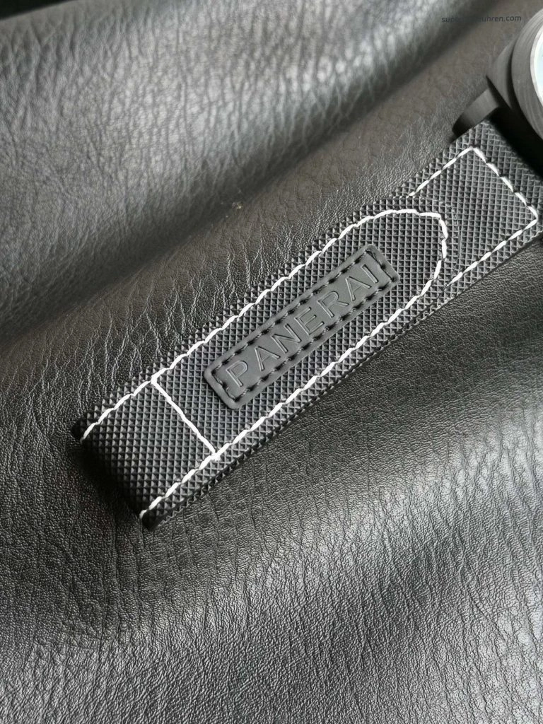Premium Replica Uhr Panerai Luminor PAM01118 aus Carbon mit Leuchtzifferblatt 44mm
