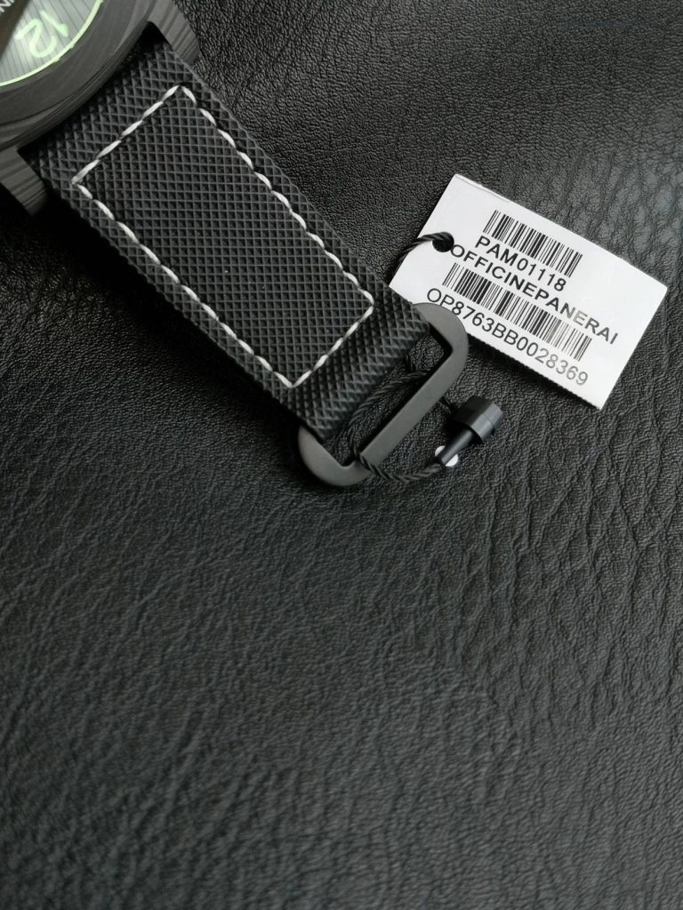 Premium Replica Uhr Panerai Luminor PAM01118 aus Carbon mit Leuchtzifferblatt 44mm