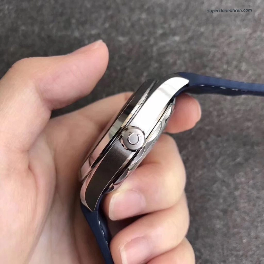 Premium Replica Uhr Omega Seamaster Aqua Terra 220.12.41.21.03.001 blaues Zifferblatt mit Kautschukband 41mm