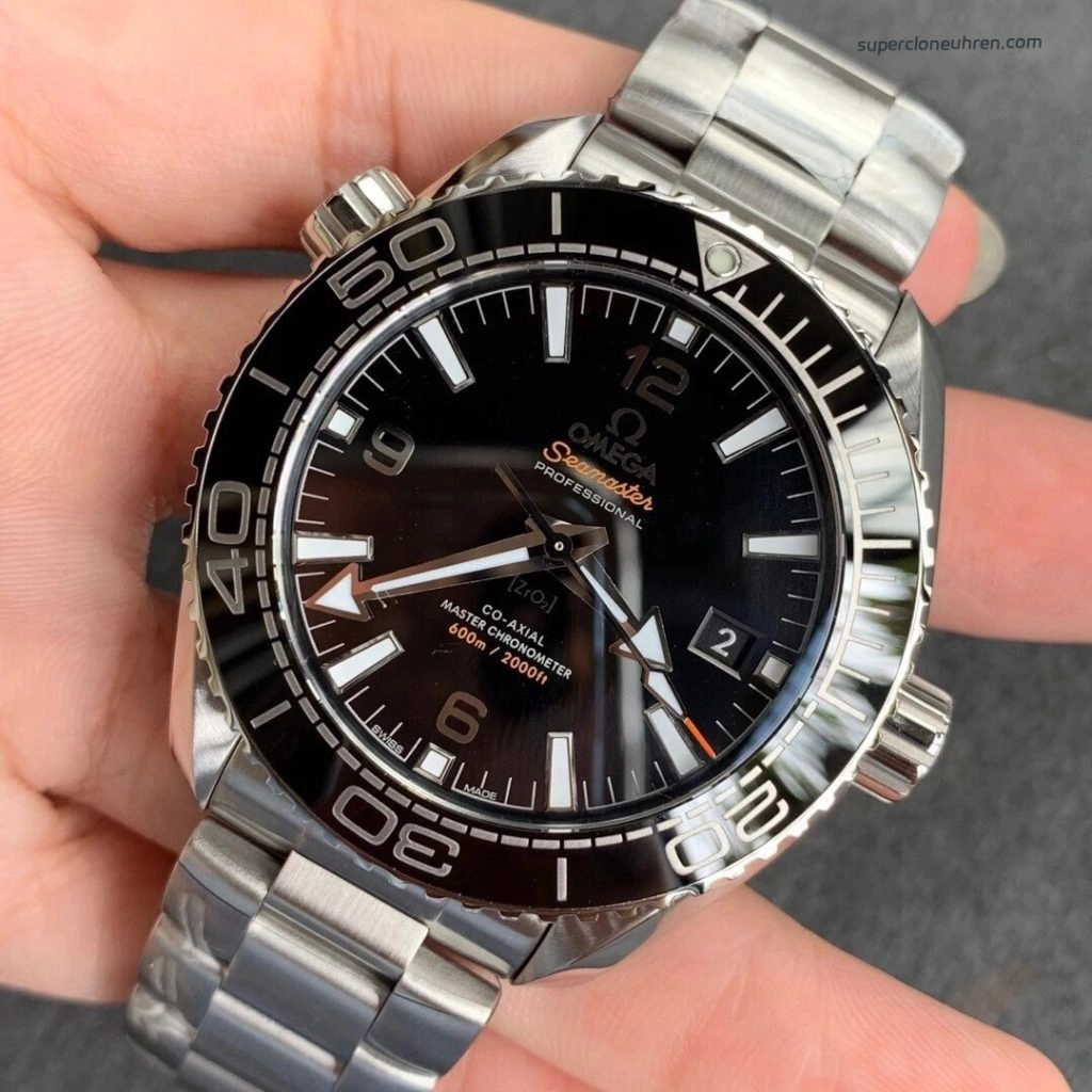 Premium Replica Uhr Omega Seamaster Planet Ocean 215.30.44.21.01.001 mit Stahlband 43,5mm