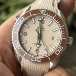 Premium Replica Uhr Omega Seamaster Planet Ocean 215.32.44.21.09.001 Edelstahl mit beigem Armband 43,5mm