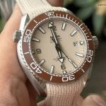 Premium Replica Uhr Omega Seamaster Planet Ocean 215.32.44.21.09.001 Edelstahl mit beigem Armband 43,5mm