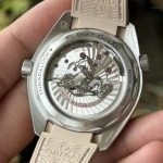 Premium Replica Uhr Omega Seamaster Planet Ocean 215.32.44.21.09.001 Edelstahl mit beigem Armband 43,5mm