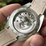 Premium Replica Uhr Omega Seamaster Planet Ocean 215.32.44.21.09.001 Edelstahl mit beigem Armband 43,5mm