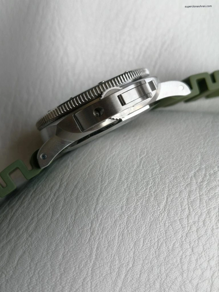 Premium Replica Uhr Panerai Submersible PAM01055 mit grünem Zifferblatt 42mm