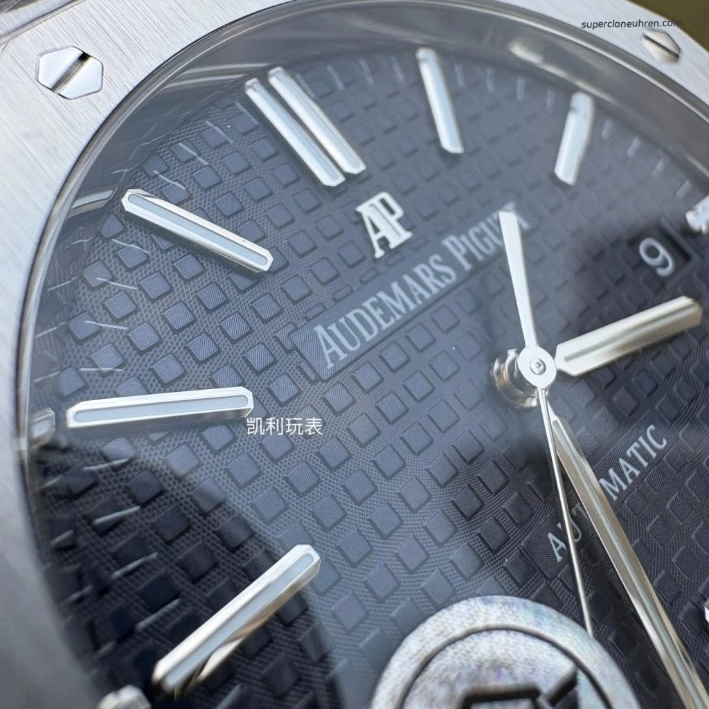 1:1 Super Clone Uhr Audemars Piguet Royal Oak 15400ST.OO.1220ST.03 blaues Zifferblatt aus gebürstetem Edelstahl 41mm