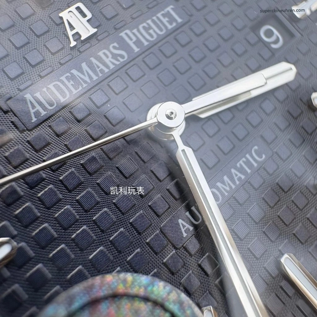 1:1 Super Clone Uhr Audemars Piguet Royal Oak 15400ST.OO.1220ST.03 blaues Zifferblatt aus gebürstetem Edelstahl 41mm
