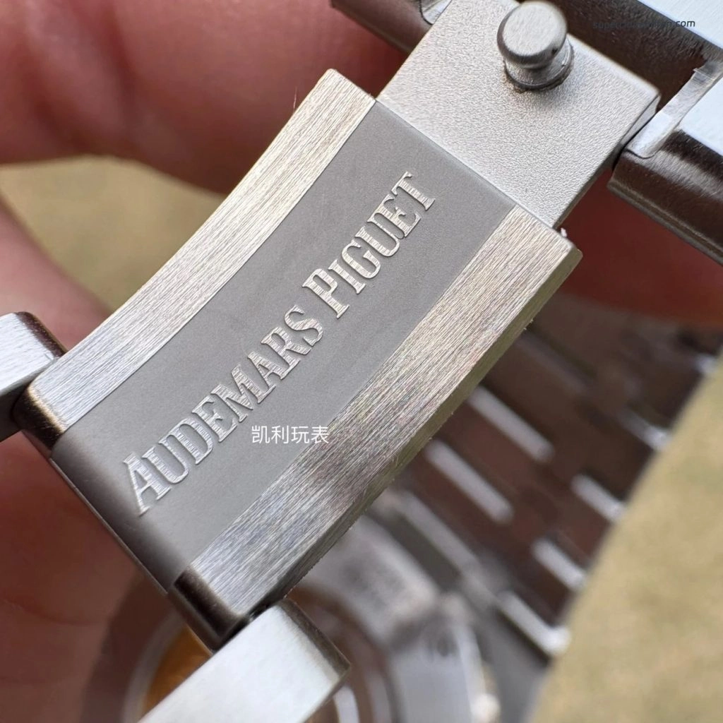1:1 Super Clone Uhr Audemars Piguet Royal Oak 15400ST.OO.1220ST.03 blaues Zifferblatt aus gebürstetem Edelstahl 41mm