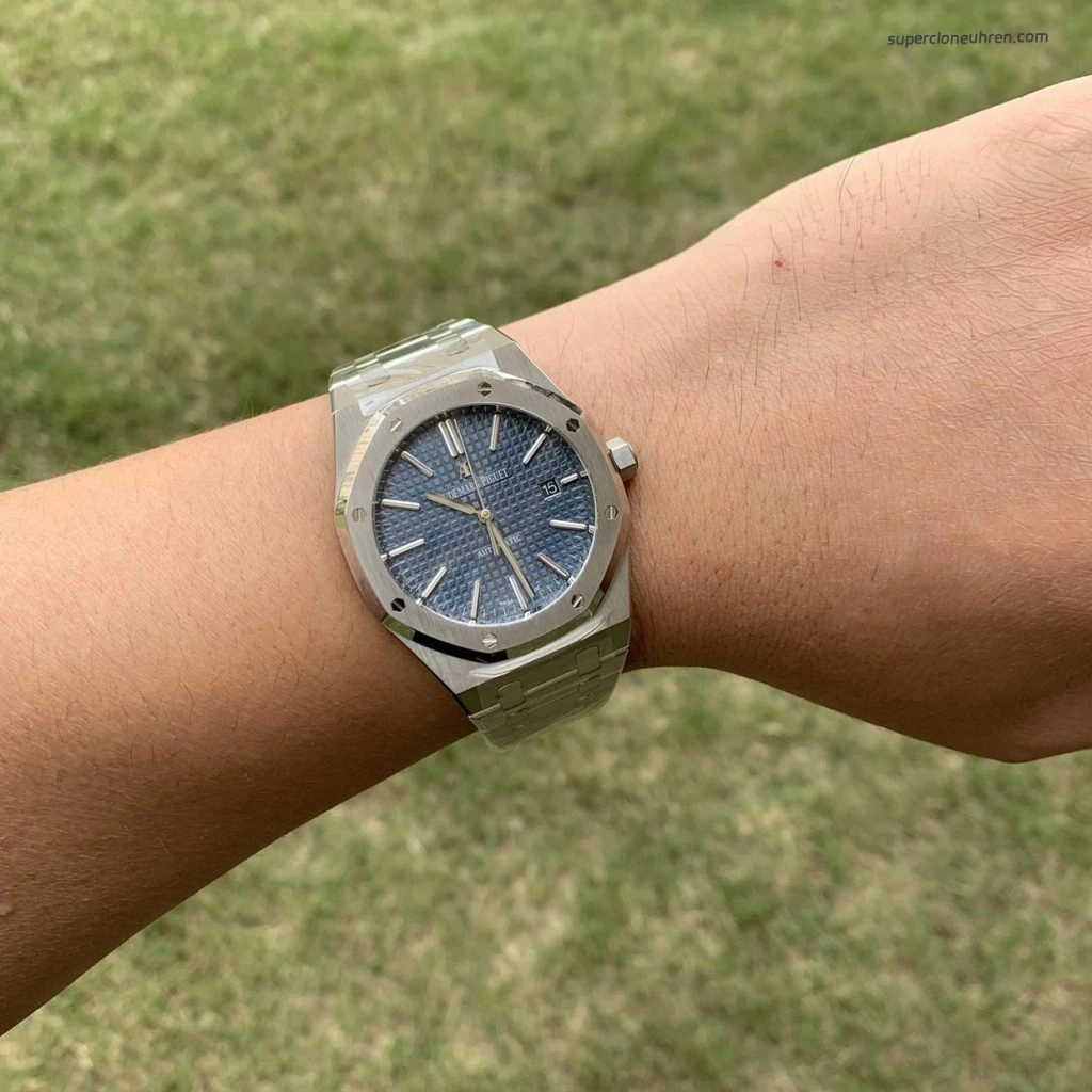 1:1 Super Clone Uhr Audemars Piguet Royal Oak 15400ST.OO.1220ST.03 blaues Zifferblatt aus gebürstetem Edelstahl 41mm
