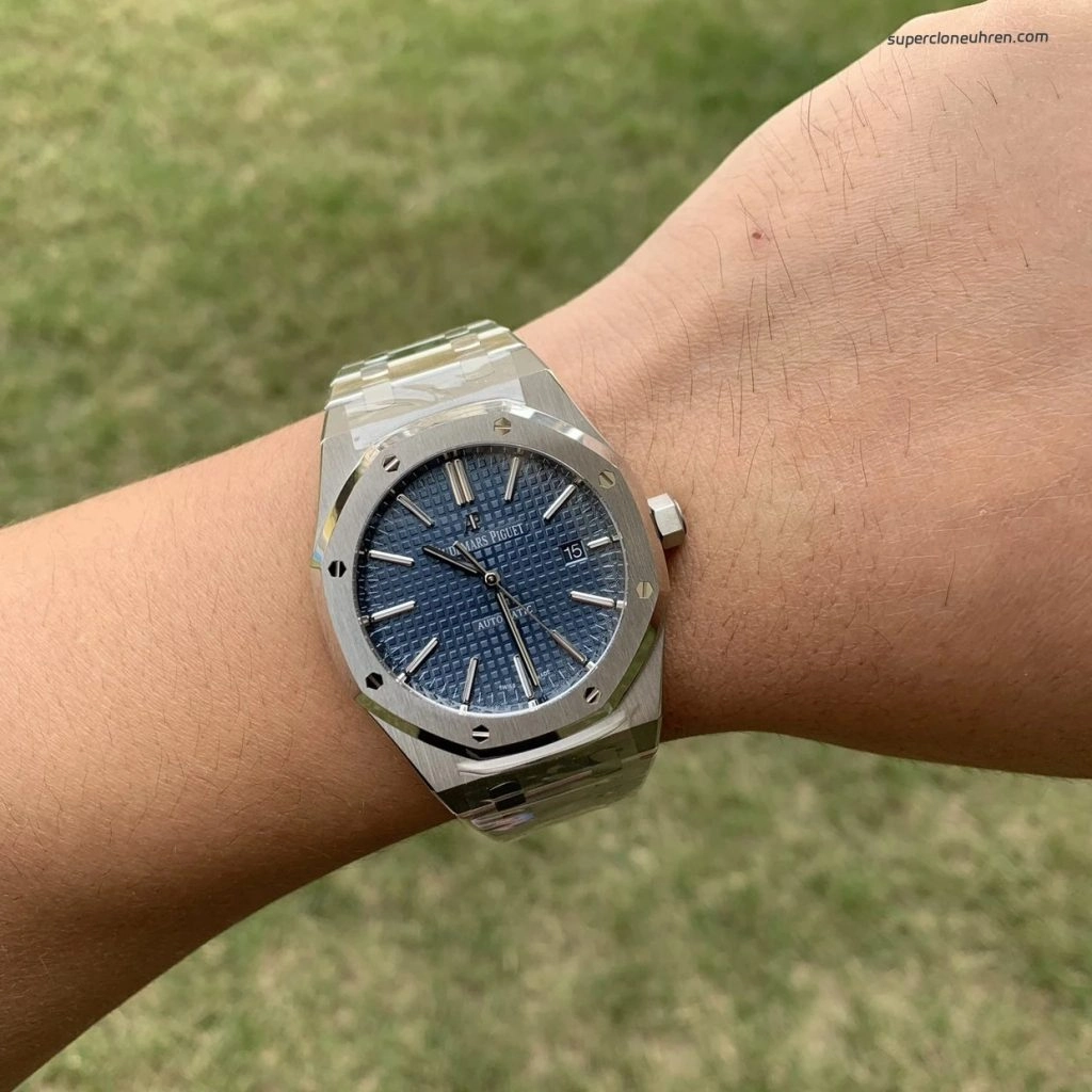 1:1 Super Clone Uhr Audemars Piguet Royal Oak 15400ST.OO.1220ST.03 blaues Zifferblatt aus gebürstetem Edelstahl 41mm