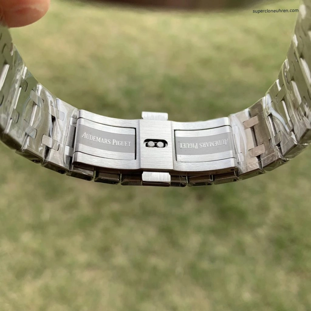 1:1 Super Clone Uhr Audemars Piguet Royal Oak 15400ST.OO.1220ST.03 blaues Zifferblatt aus gebürstetem Edelstahl 41mm